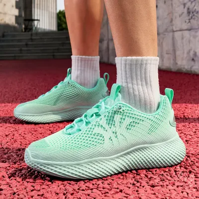 THREE-DIMENSIONAL FLYING WEAVE BREATHABLE SHOES